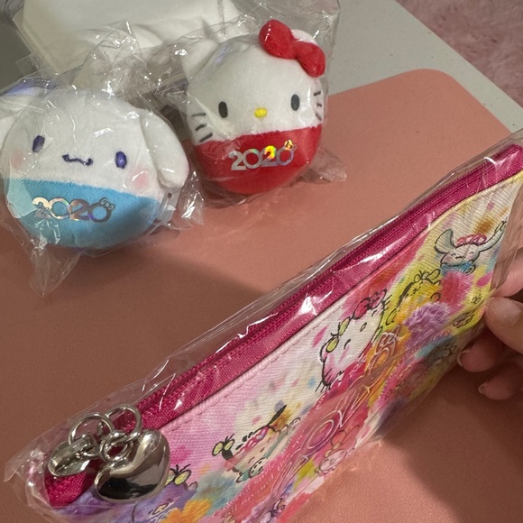NWT Sanrio Characters zippered pouch+2 plush ornaments Cinnamoroll/Hello Kitty - Picture 5 of 6